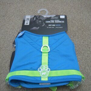 Brand new with tag Canada Pooch Chill Seeker Cooling Harness sz 20